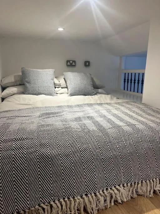 Newly Renovated Stunning Warehouse Apartment Bournemouth