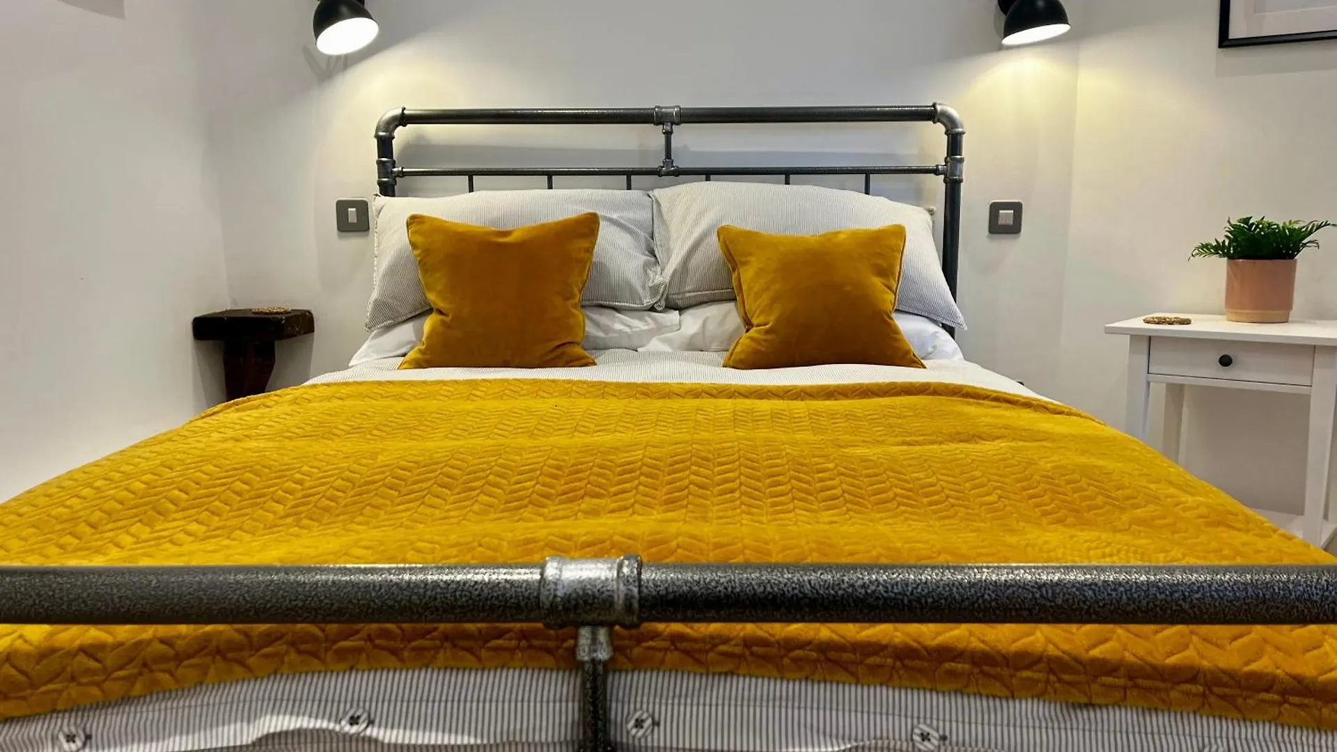 Newly Renovated Stunning Warehouse Apartment Bournemouth