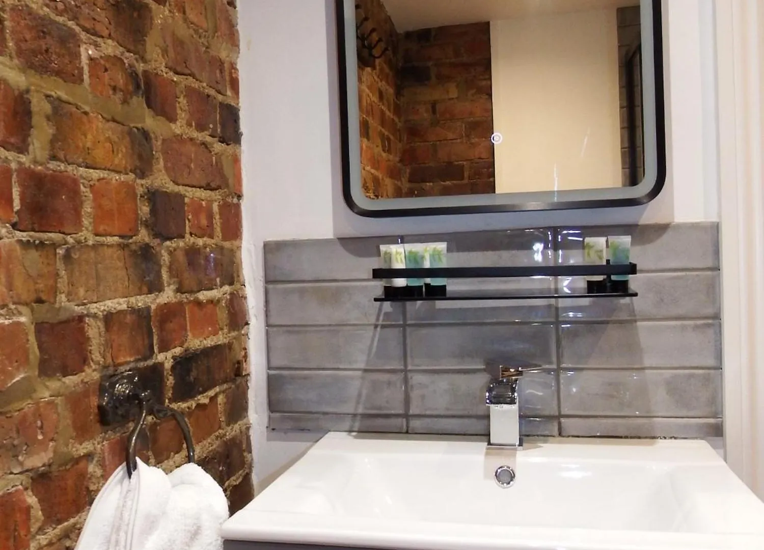 Newly Renovated Stunning Warehouse Apartment Bournemouth