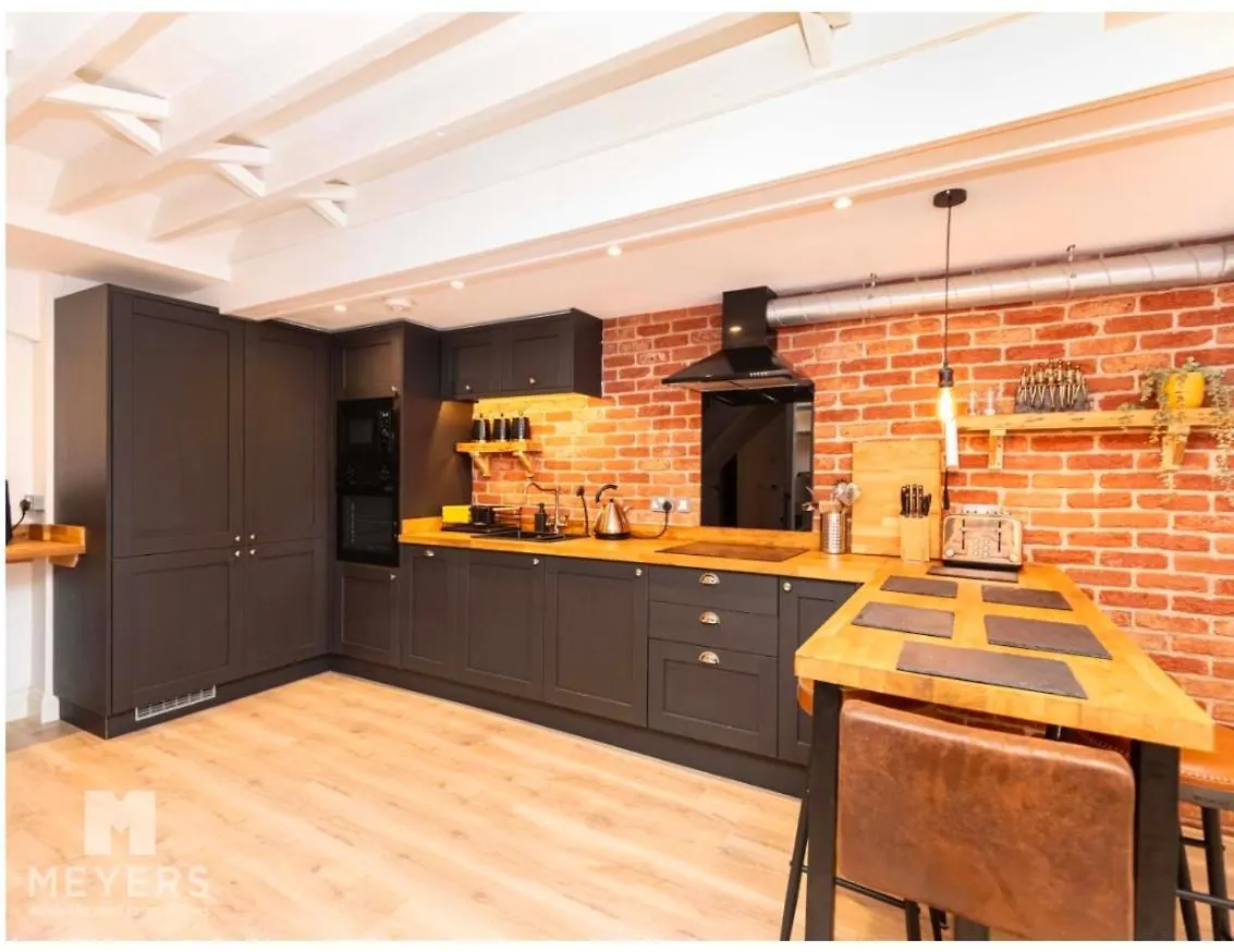 Newly Renovated Stunning Warehouse Apartment Bournemouth